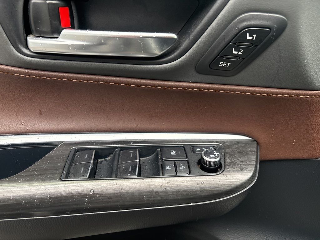 Used 2021 Silver Toyota XLE image 19