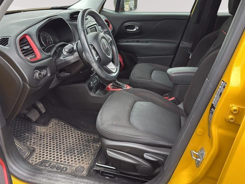 Used 2016  Jeep Trailhawk image 2