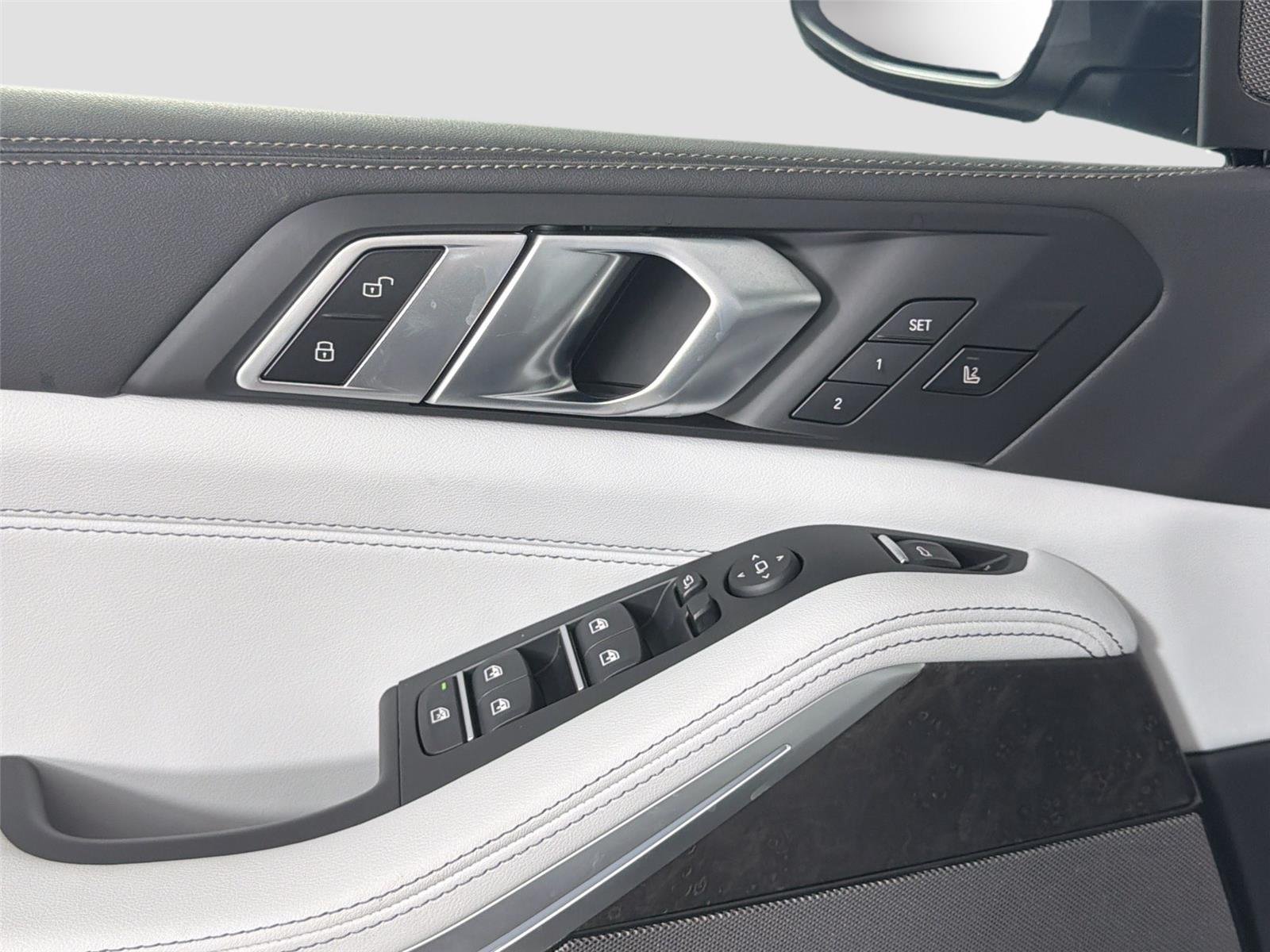 New 2026 Black Sapphire Metallic BMW xDrive40i image 16