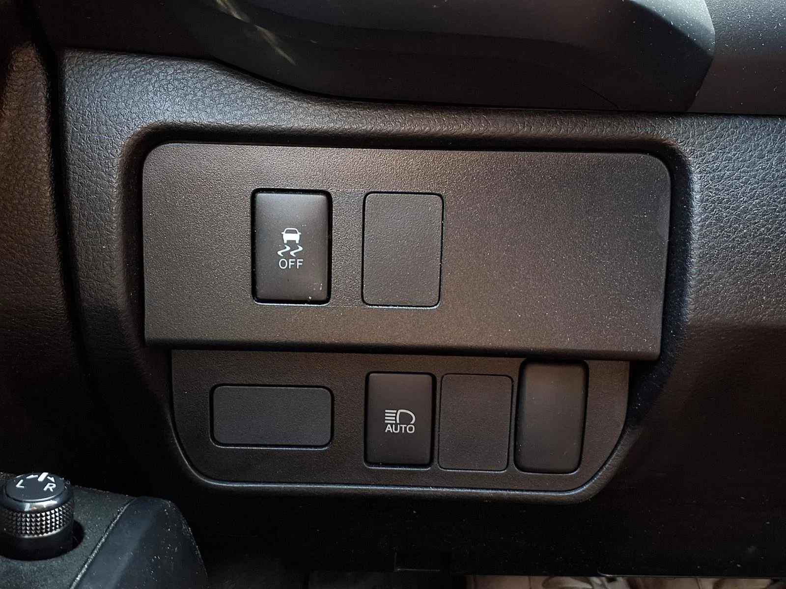 Certified Used 2022 White Toyota SR image 13
