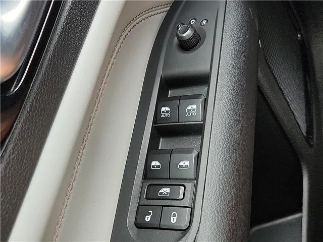 Used 2025 Blue Jeep Limited 4x4 image 17