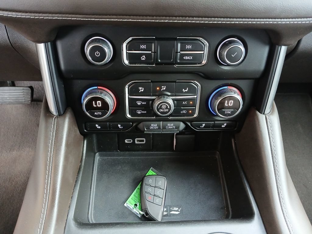 2021 Chevrolet Suburban Z71 - Photo 36
