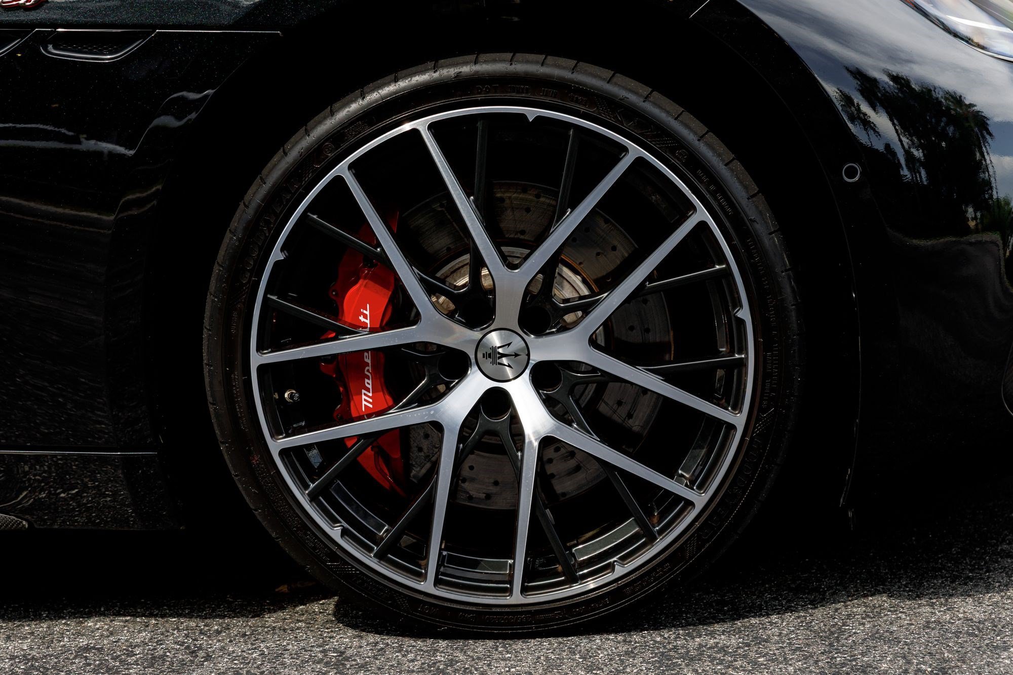 Used 2024 Nero Assoluto Maserati Trofeo image 37