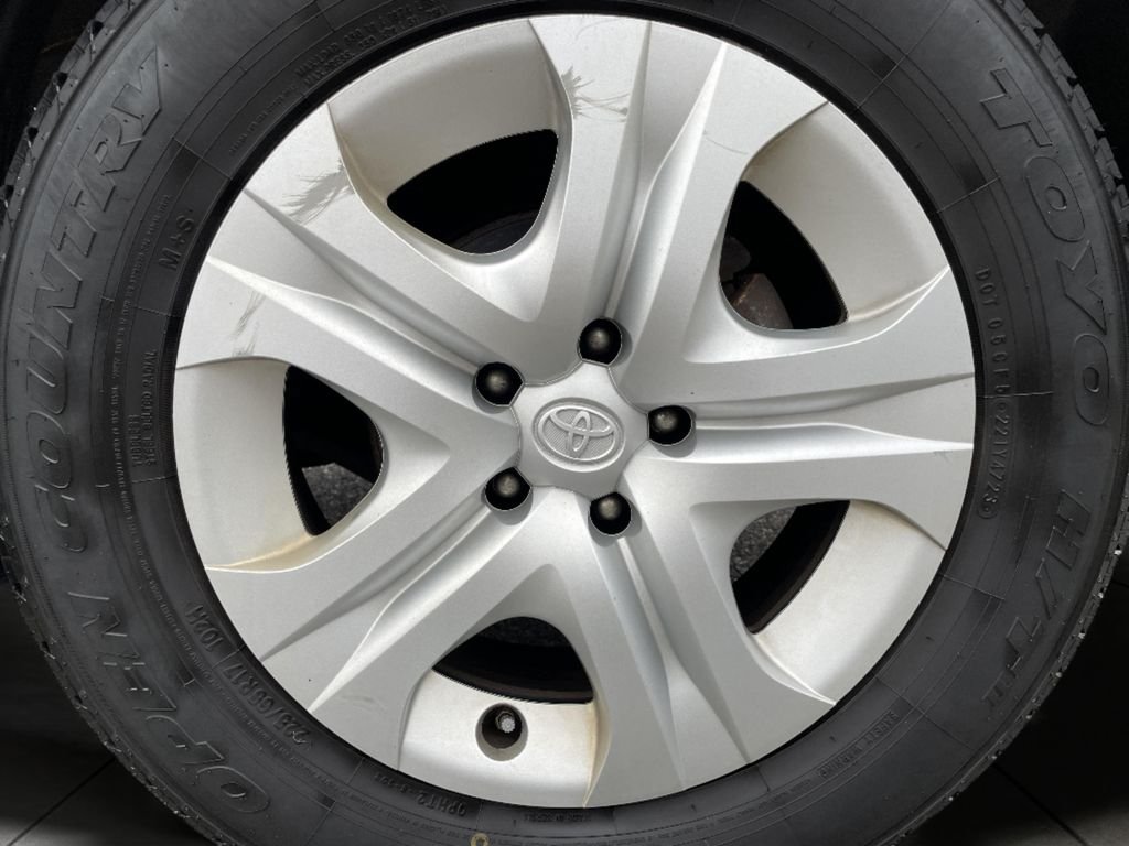 Used 2015 Black Toyota LE image 28
