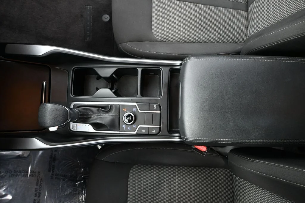 2023 Kia Sorento LX - Photo 31