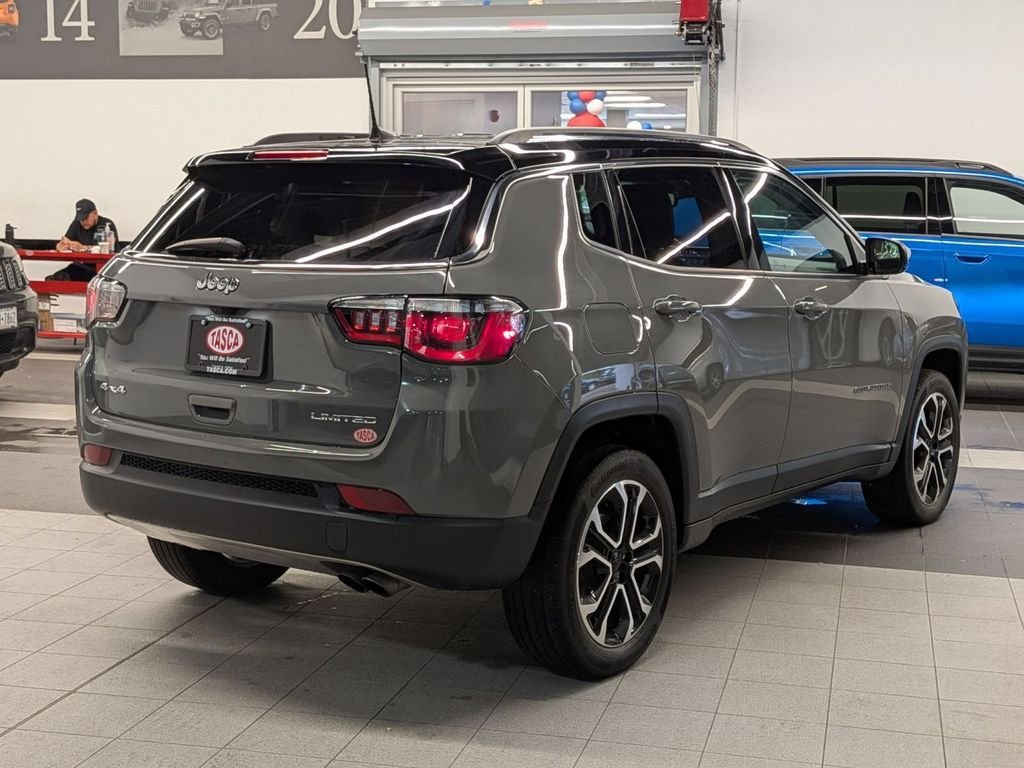 Used 2022 Gray Jeep Limited image 3