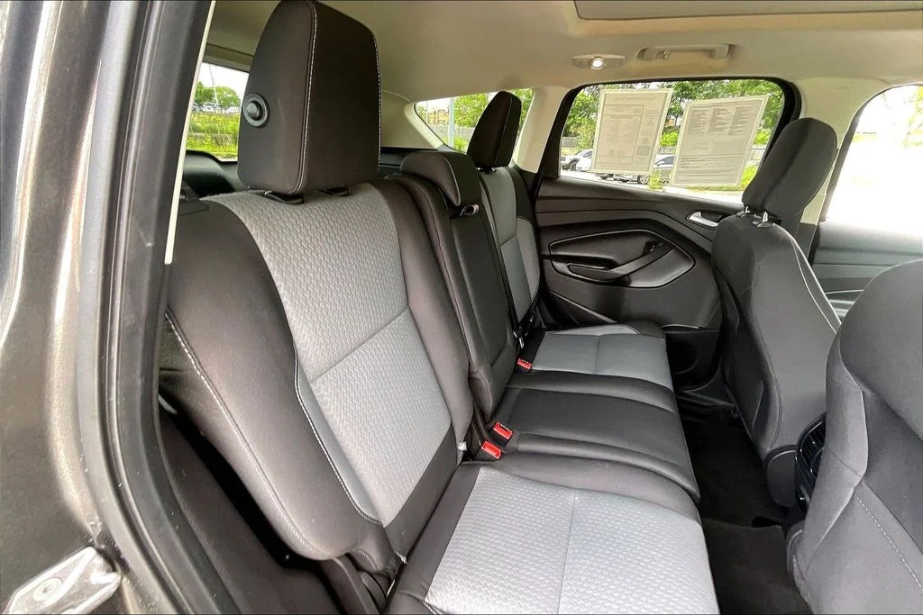 Used 2018 Gray Ford SE image 24