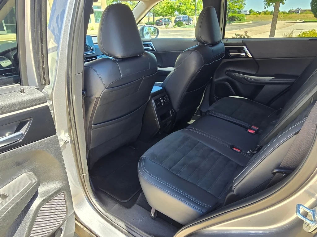 Used 2024 Gray Mitsubishi SE image 16