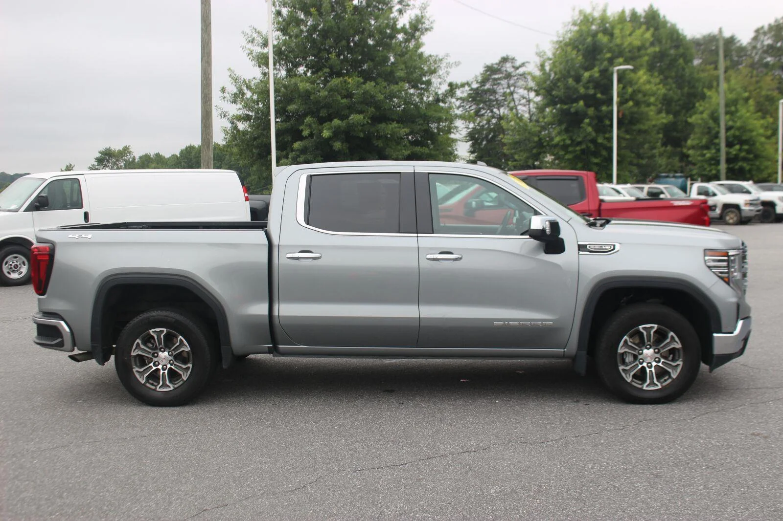 Used 2025 Sterling Metallic GMC SLT image 8