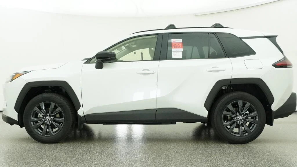 New 2026 Wind Chill Pearl Toyota XLE Premium image 13