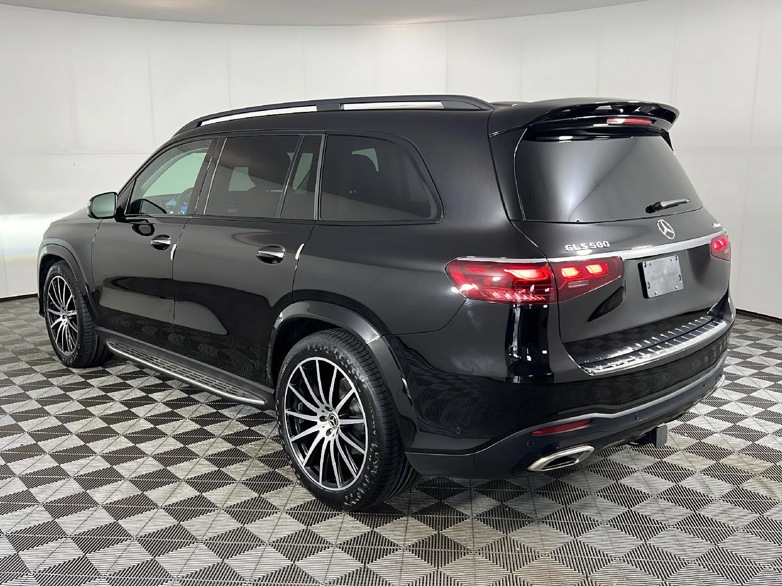 Used 2024 Obsidian Black Metallic Mercedes-Benz GLS 580 image 9