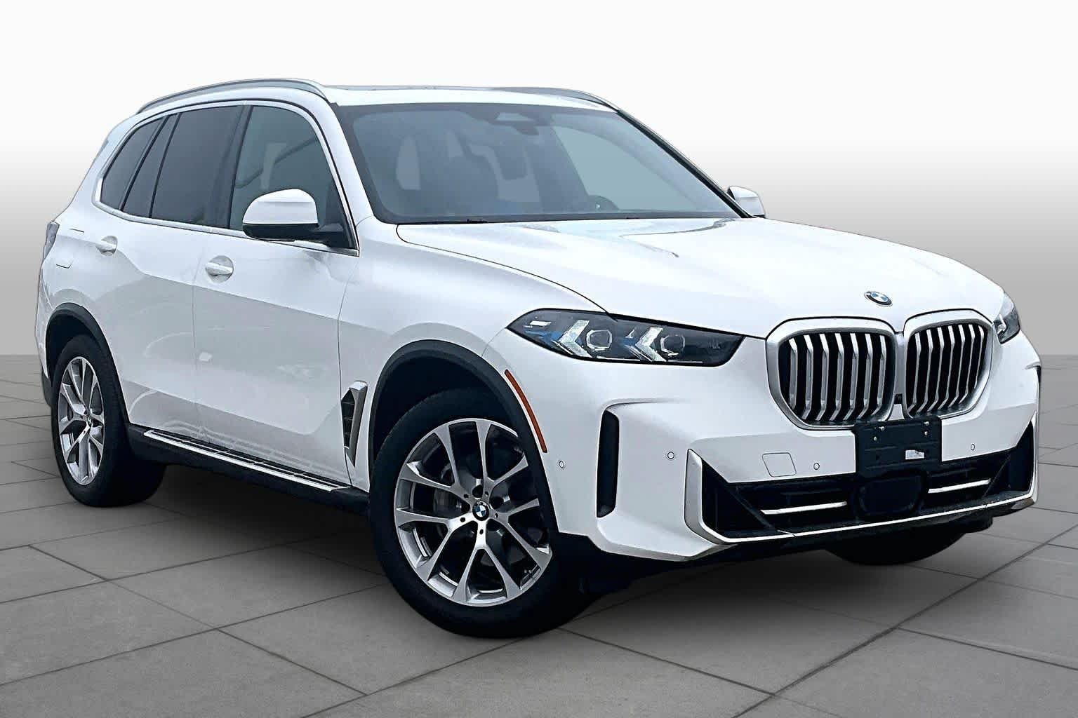 Used 2026 Alpine White BMW sDrive40i image 2