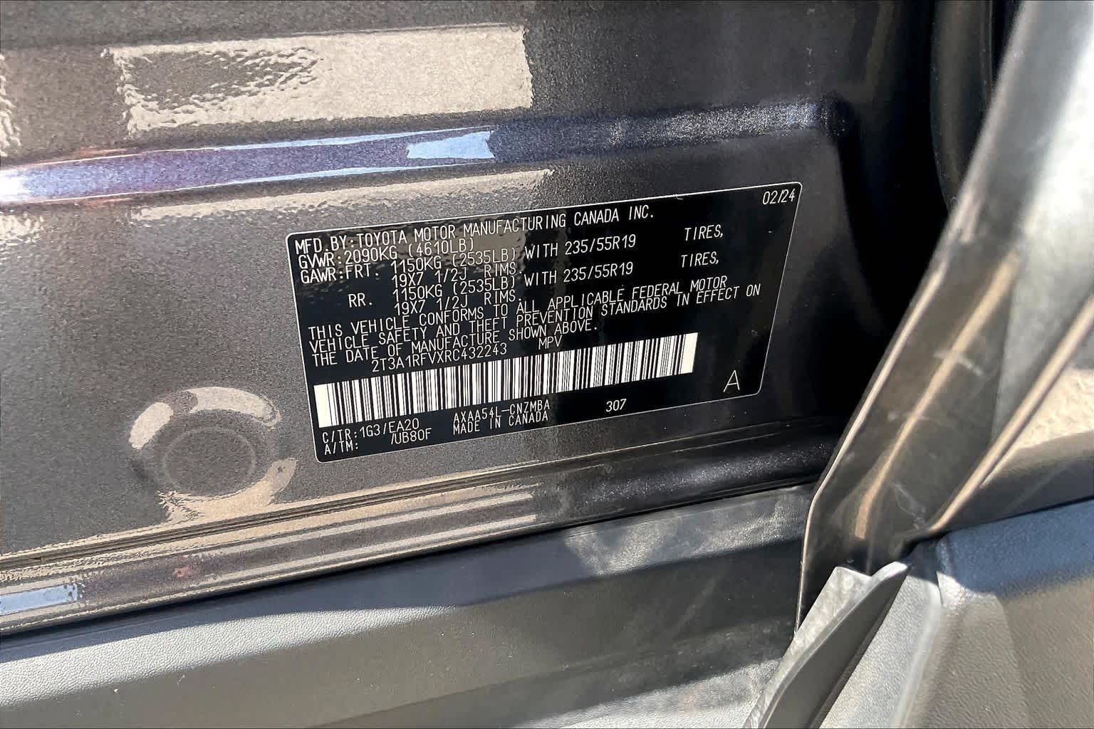 Used 2024 Magnetic Gray Metallic Toyota XLE Premium image 33