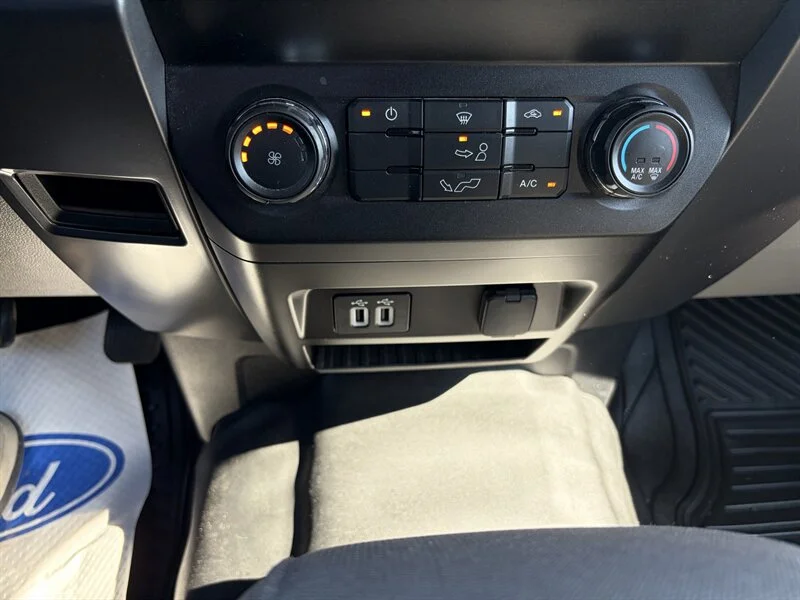 Used 2019 Grey Ford XLT image 9