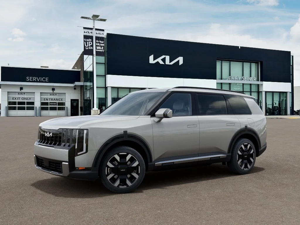 New 2027 Ivory Silver Kia S image 3