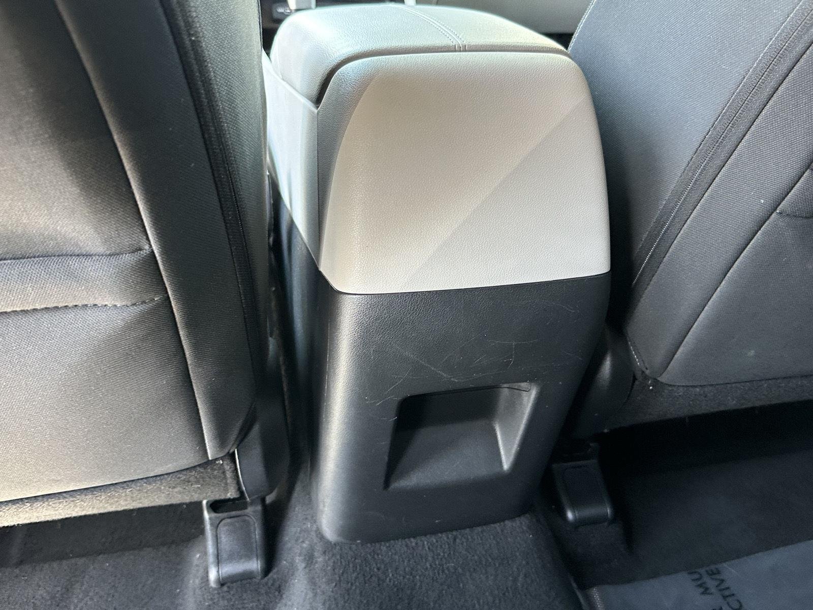 Used 2024 White Hyundai SE image 21