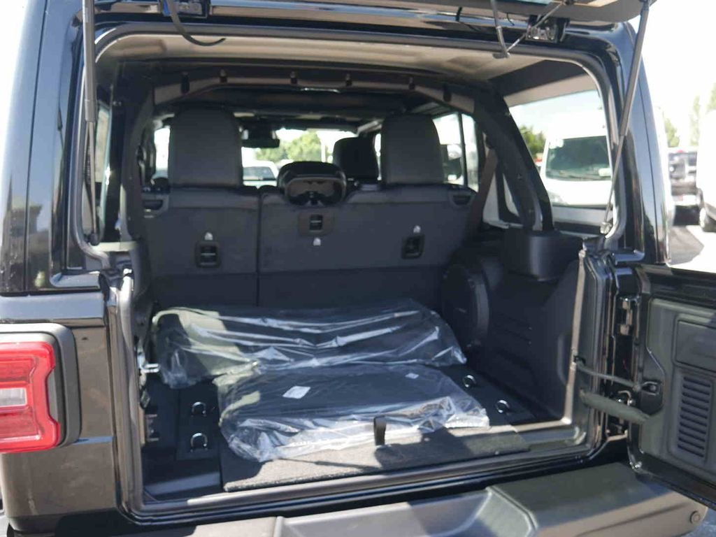 New 2026 Black Clear-Coat Exterior Paint Jeep  image 8