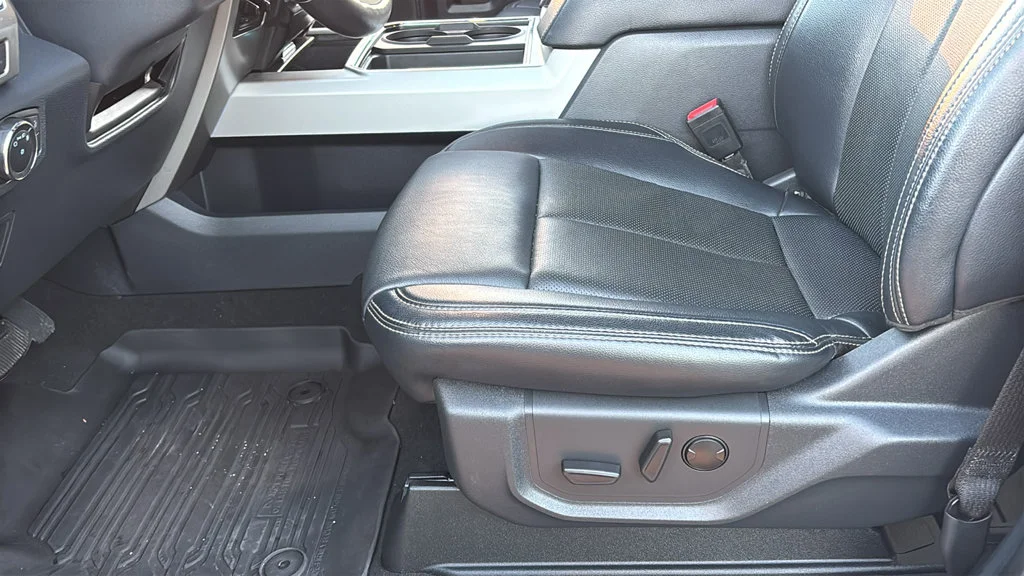 Used 2022 White Ford Lariat image 24