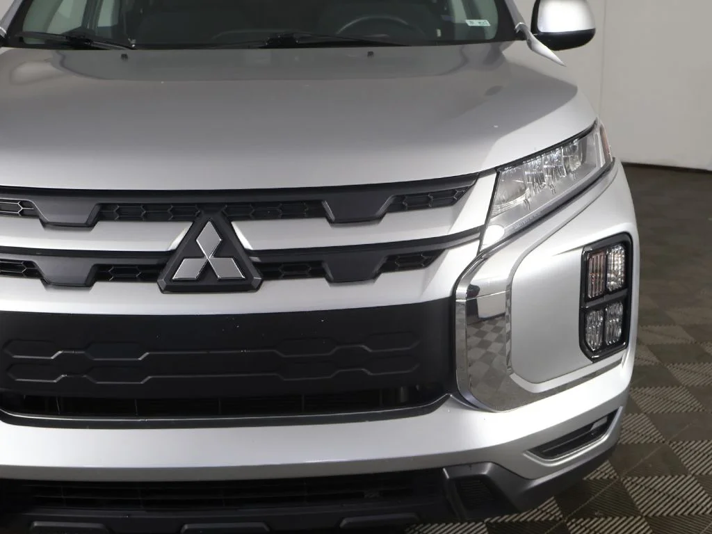 Used 2023 Silver Mitsubishi 2.0 ES image 9