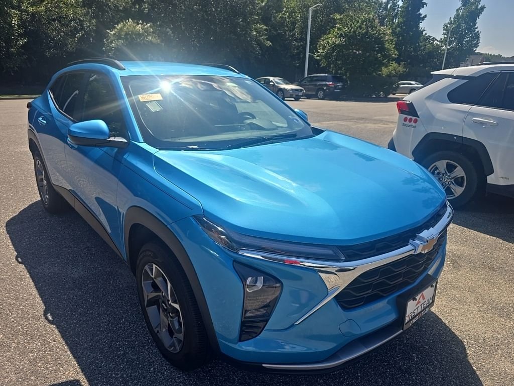 Used 2025 Blue Chevrolet LT image 3
