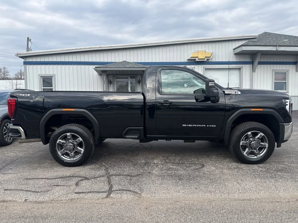 Used 2025 Onyx Black GMC SLE image 8