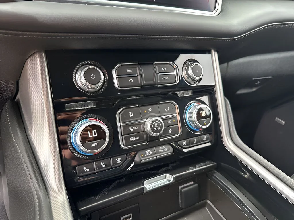 Used 2023 White GMC Denali image 35