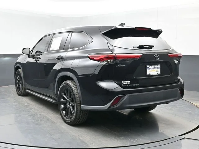 Used 2021 Black Toyota XLE image 6