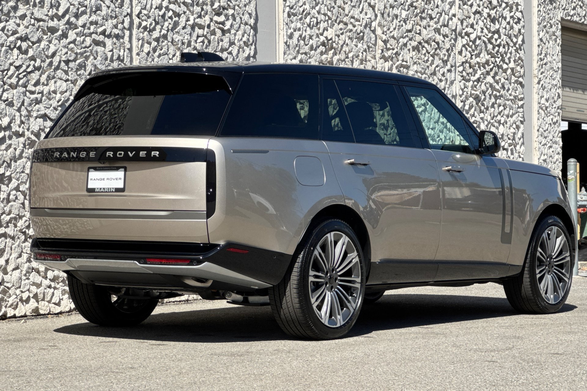 New 2026 Batumi Gold Land Rover SE image 2