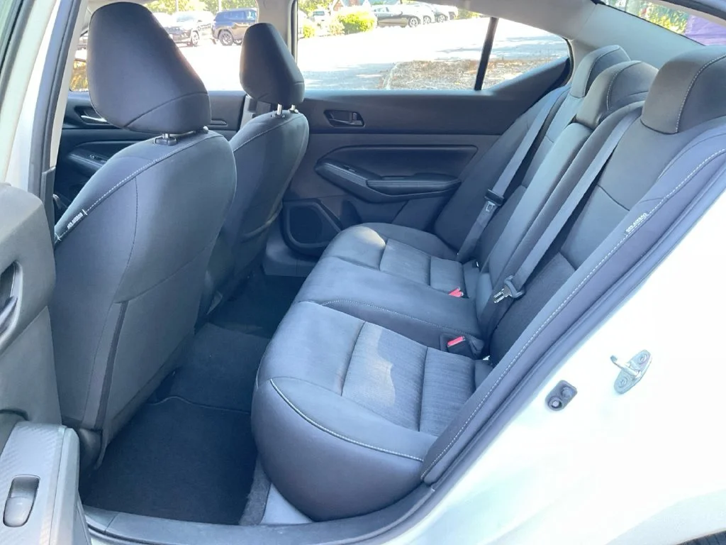 Used 2025 White Nissan 2.5 SV image 28