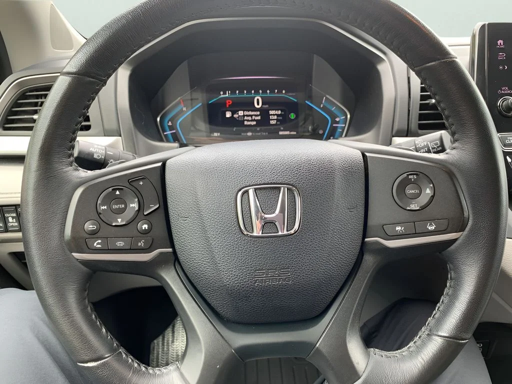 Used 2022 Silver Honda EX-L image 27