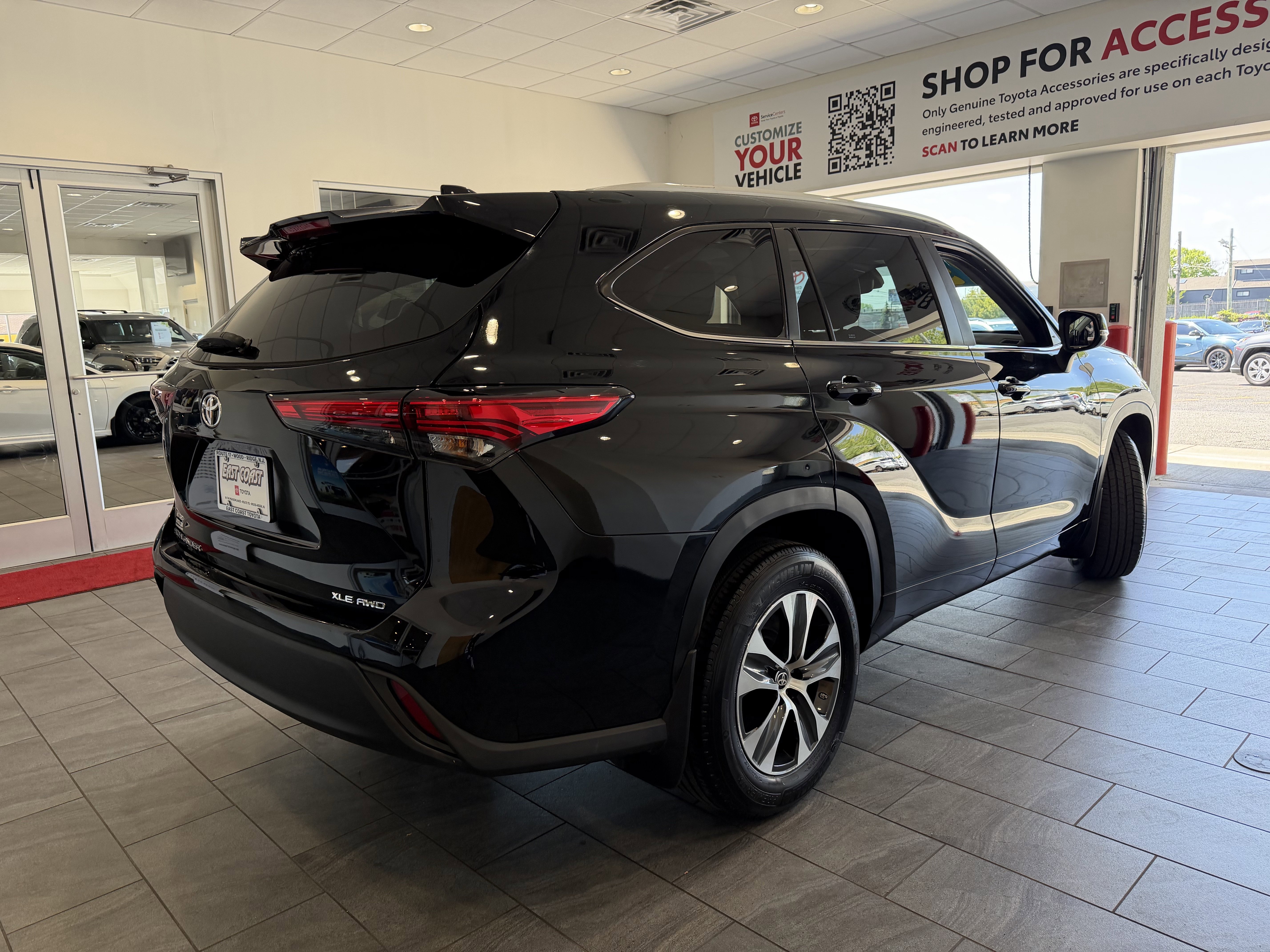 2023 Toyota Highlander XLE - Photo 6