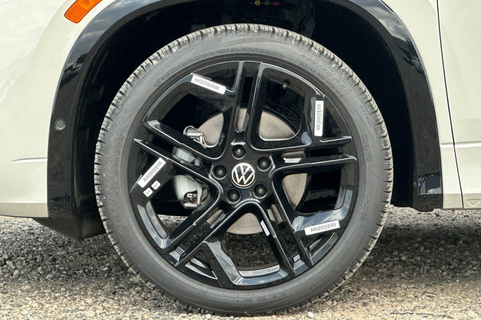 New 2026 Sandstone Volkswagen SE R-Line Black image 25