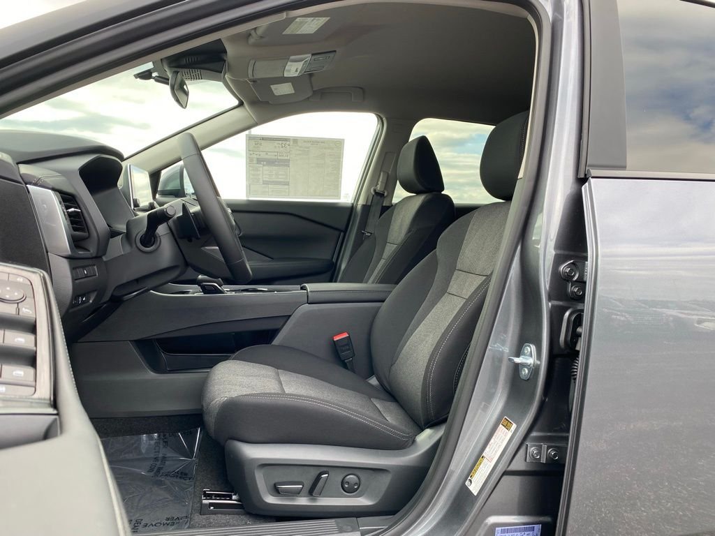 2026 Nissan Rogue SV - Photo 11