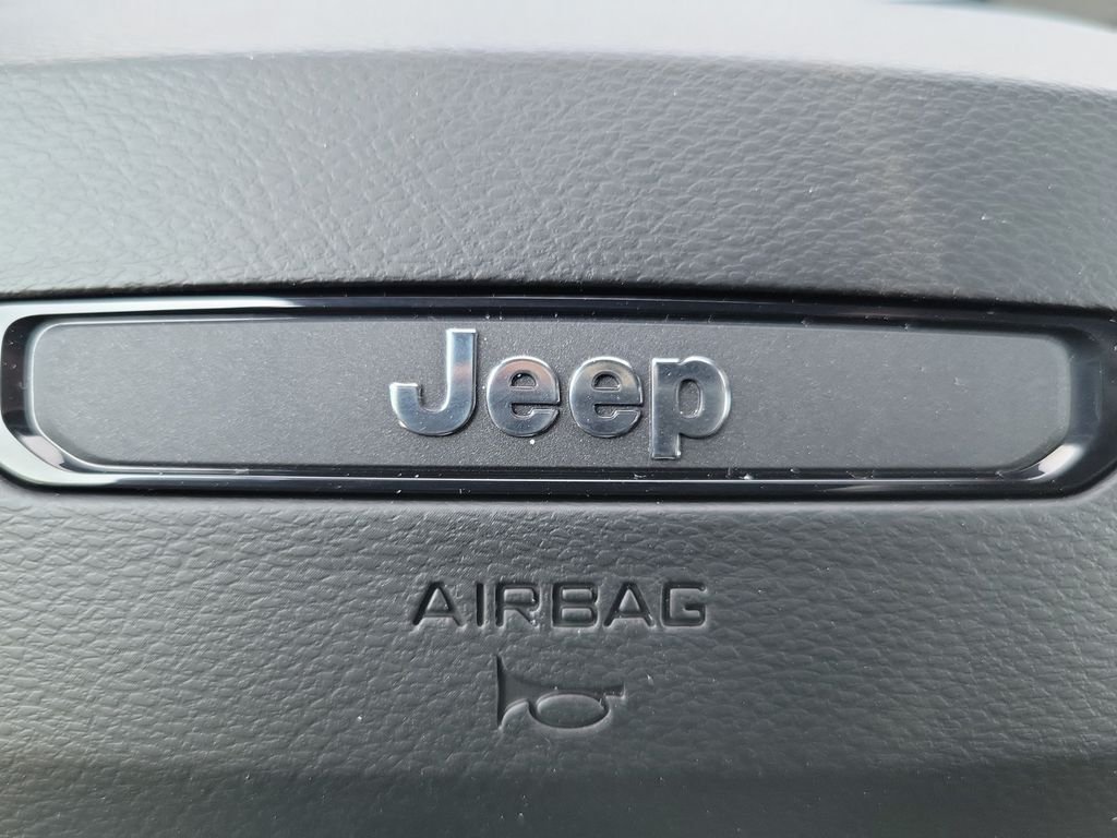 New 2026 Hydro Blue Pearlcoat Jeep Laredo image 30