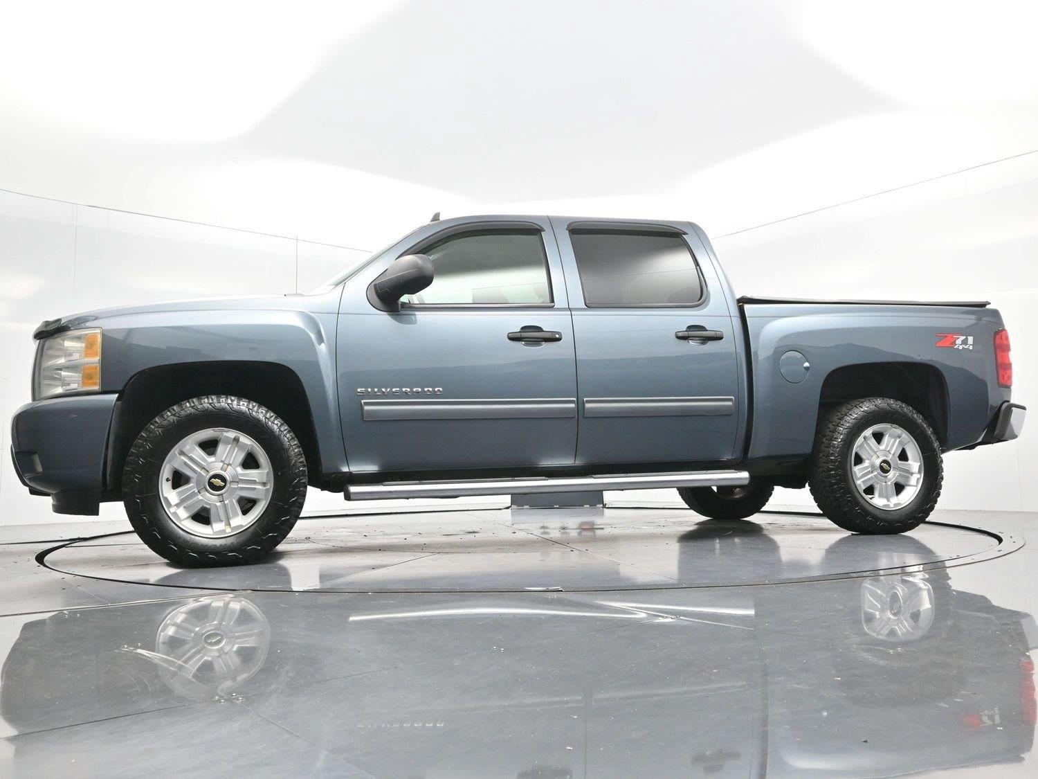 Used 2011 Blue Granite Metallic Chevrolet LT image 41