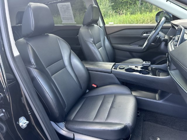 Used 2023 Black Nissan SV image 27