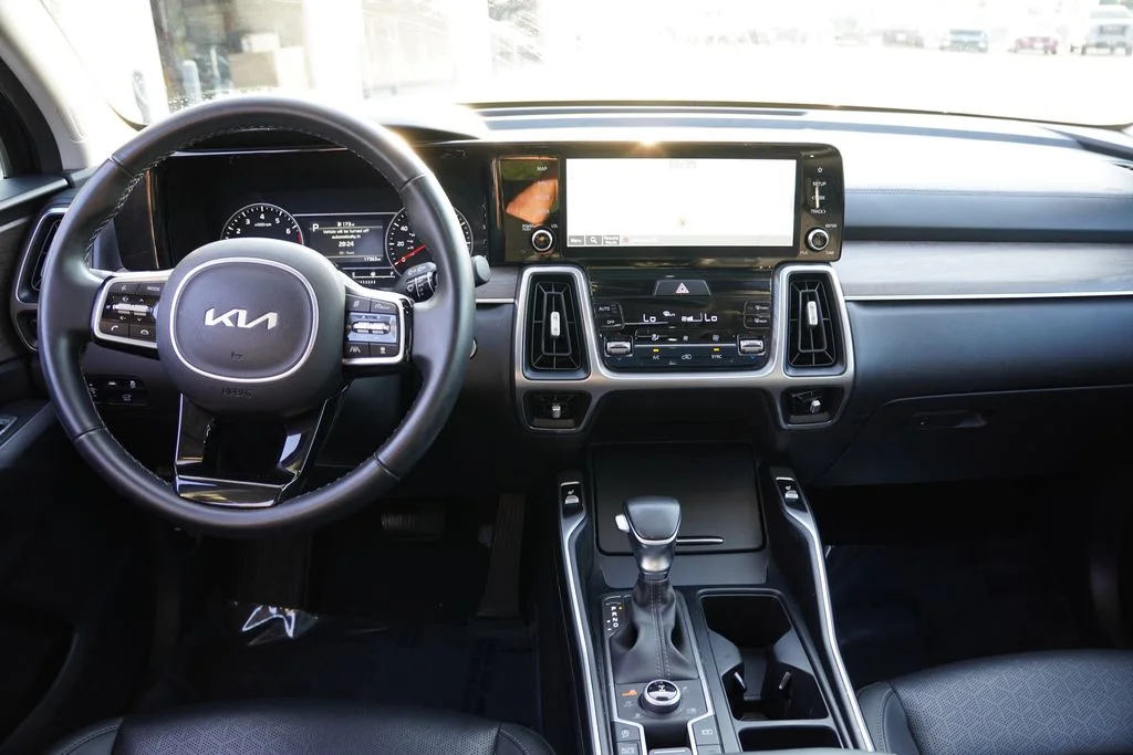 Used 2023 Aruba Green Kia X-Line EX image 19