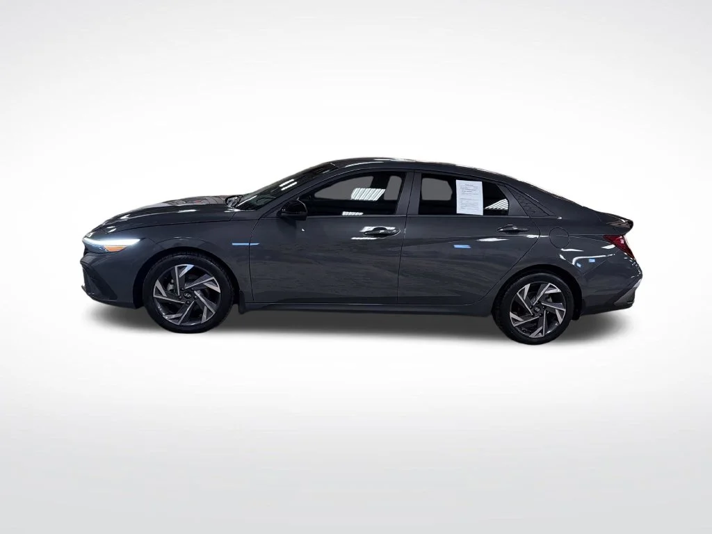 Used 2025 Gray Hyundai SEL Sport image 2