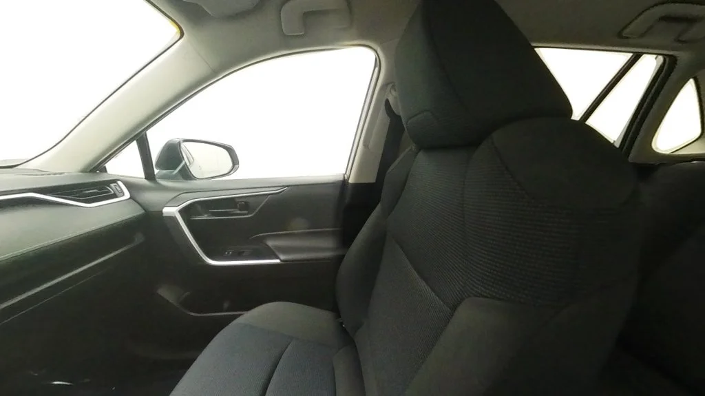 Certified Used 2022 Silver Toyota LE image 30