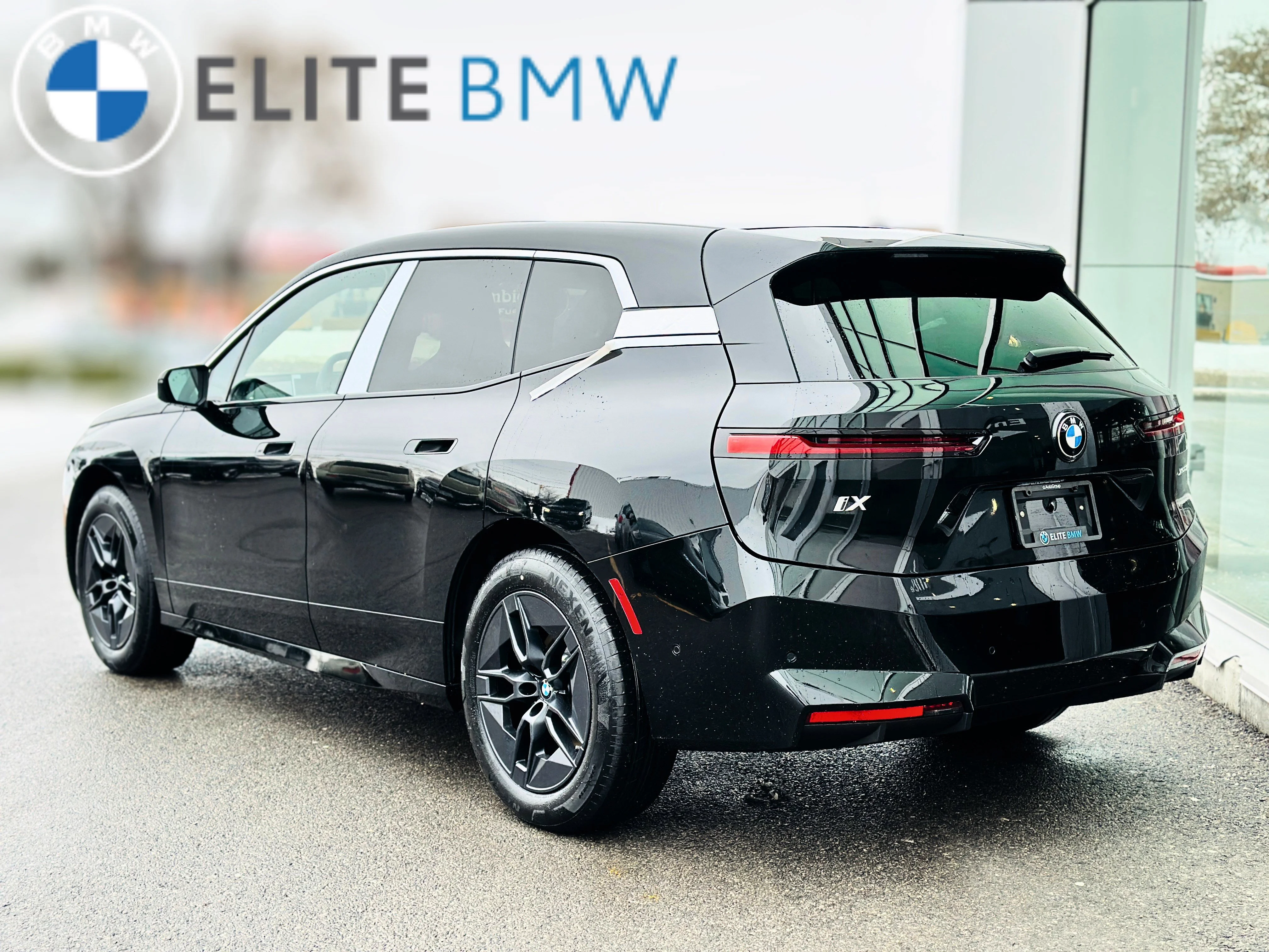 Used 2026 BLACK SAPPHIRE METALLIC BMW XDRIVE60 image 8