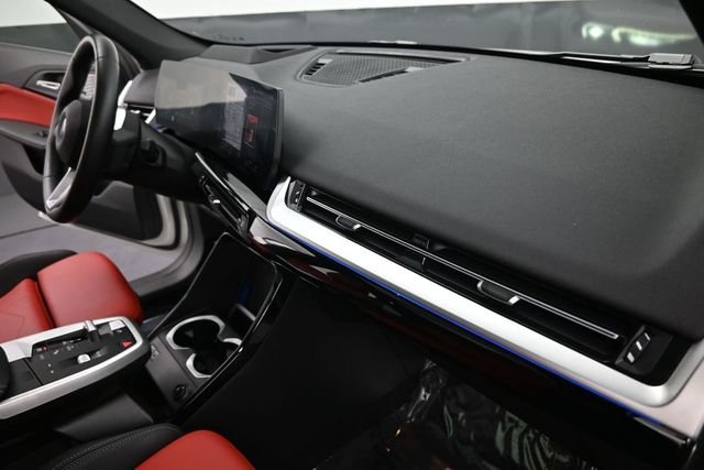 Used 2023 White BMW xDrive28i image 27