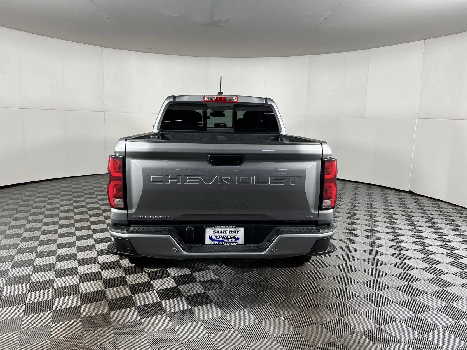 Used 2023 STERLING GRAY METALLIC Chevrolet 4WD LT image 25