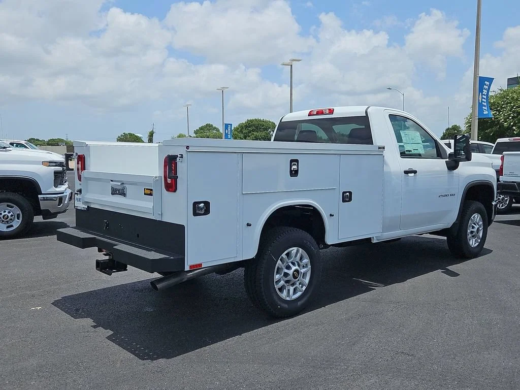 New 2026 Summit White Chevrolet WT image 6