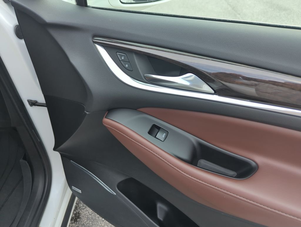 Used 2020 White Buick Avenir image 39