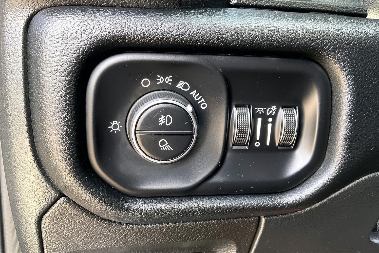 Used 2022 Granite Crystal Metallic Clearcoat Ram Laramie image 15
