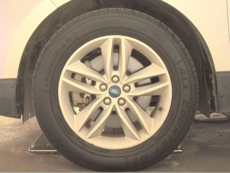 Used 2016 Ingot Silver Metallic Ford SEL image 22