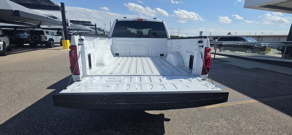 New 2026 Oxford White Ford XLT image 9