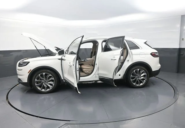 Used 2022 White Lincoln Reserve image 42