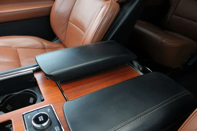 Used 2019 White Lincoln Reserve image 18