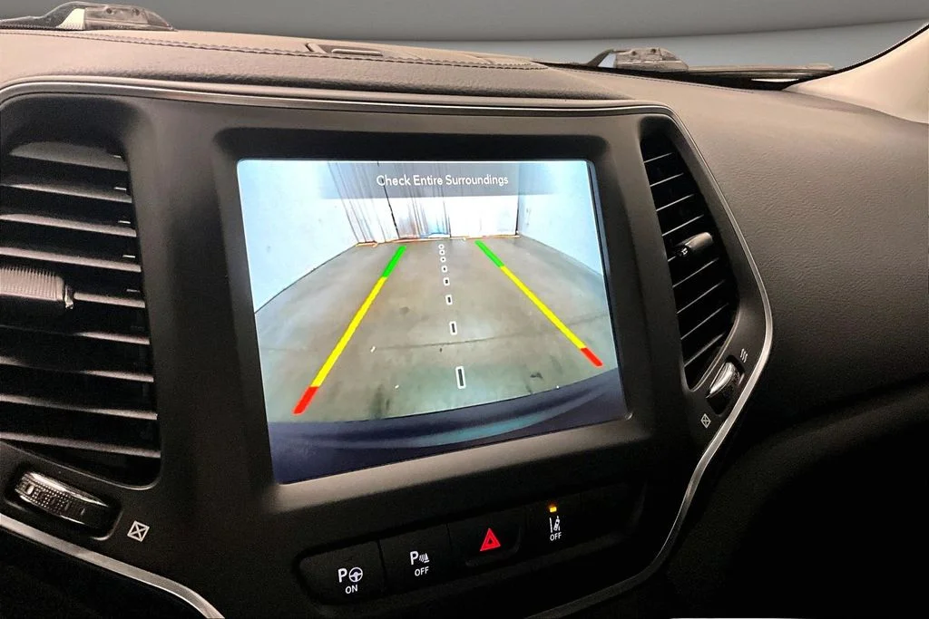 Used 2023 Black Jeep Altitude image 14